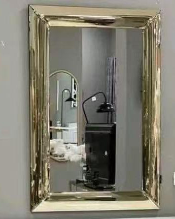 Elegant Gold-Framed Wall Mirror – Classic Rectangular Design